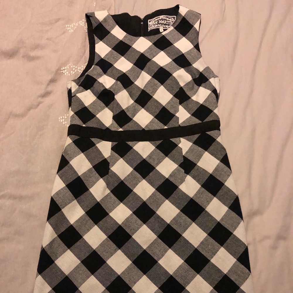 Great condition: High waist sleeveless dress
